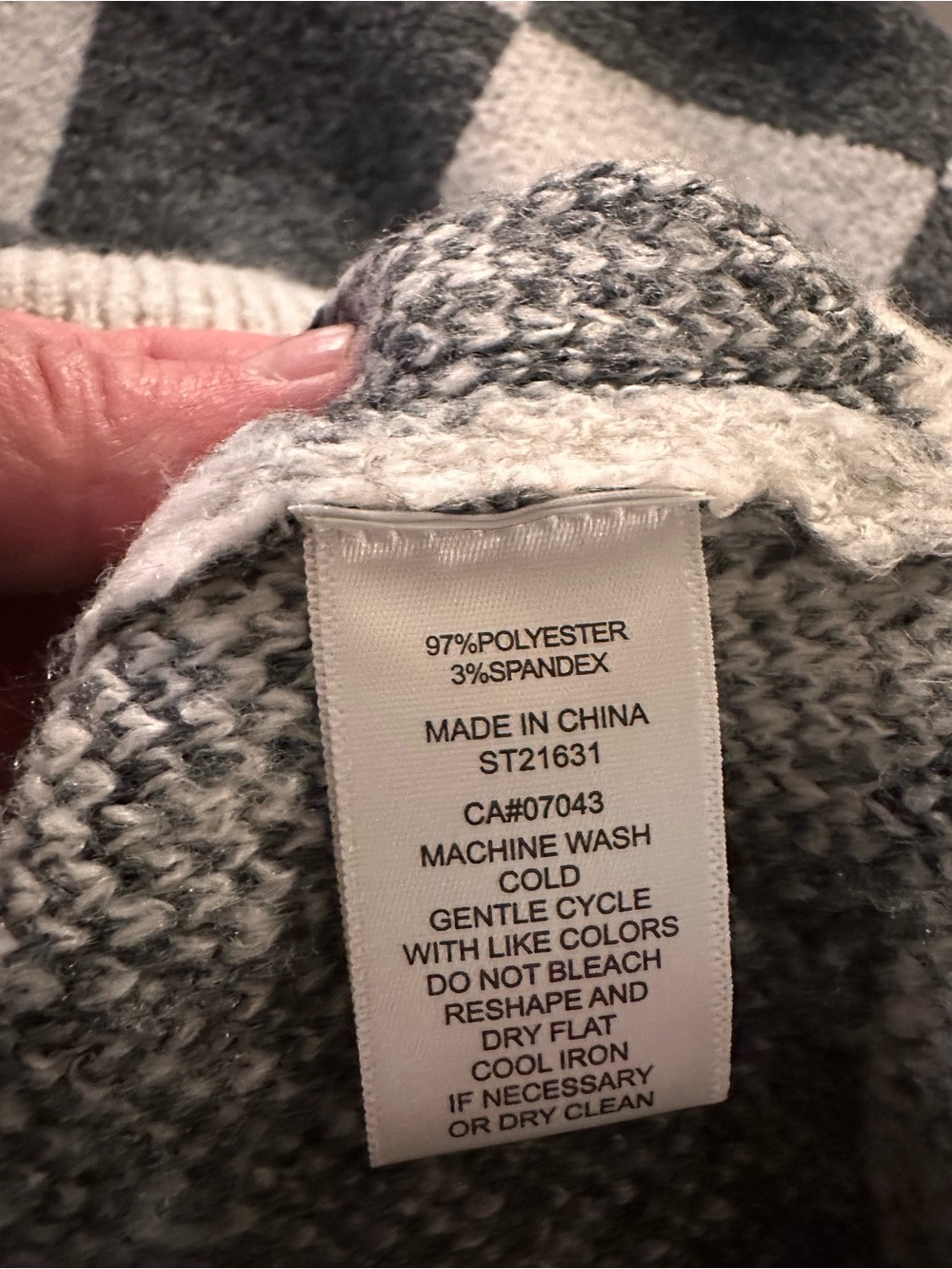 ⭐️ moon & madison XL Slight Crop Checkerboard Crewneck Sweater - Black & Cream - Picture 3 of 6